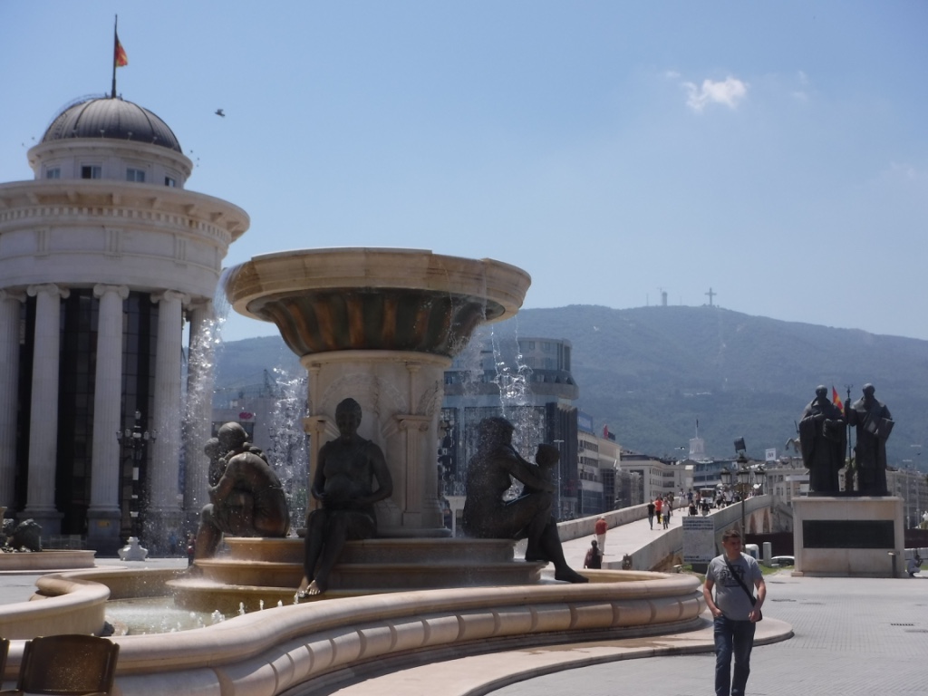 マケドニア銅像